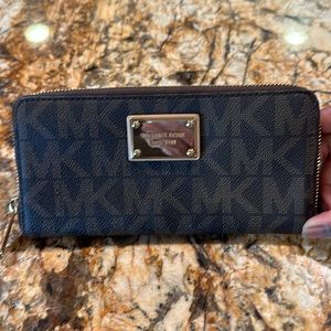 Michael kors wallet